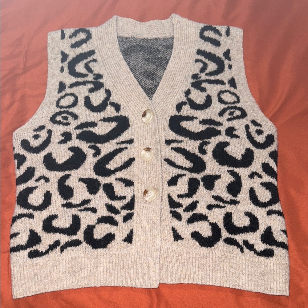 Leopard Print Knit Sweater Vest